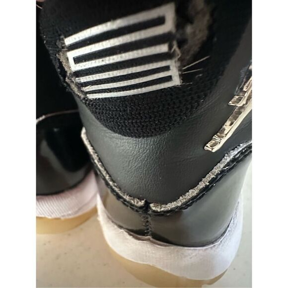 Air Jordan 11 Men\'s Black Retro Low \